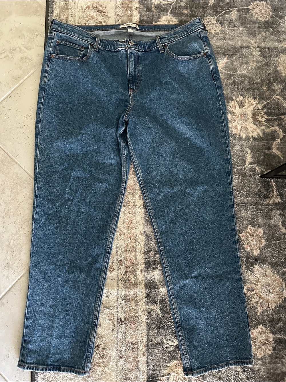 Abercrombie The ‘90s Straight Mid Rise Jeans